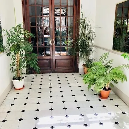 Spacious 5 Min To Sea Apartment